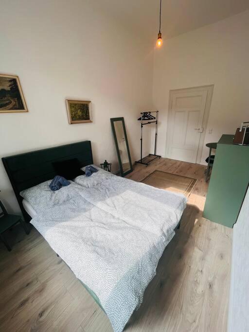 Kuenstlerisches Apartment Карлсруэ Экстерьер фото